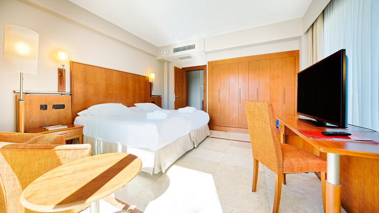 Bull Hotel Reina Isabel & Spa